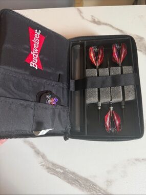 Budweiser Black Zip Dart Case with Red Accent Flights‎
